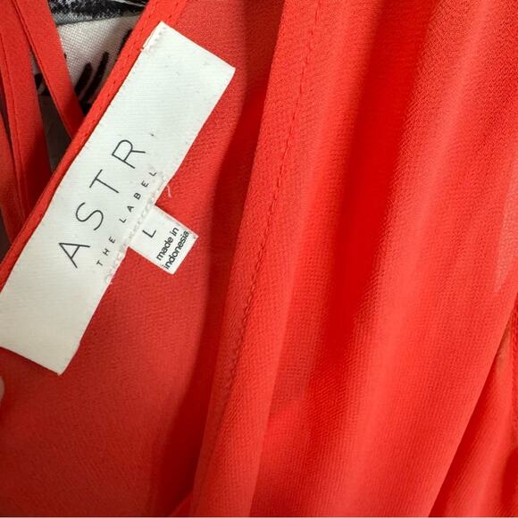 Astr The Label Coral Peach Ruffled Romper Size Large - Picture 6 of 7